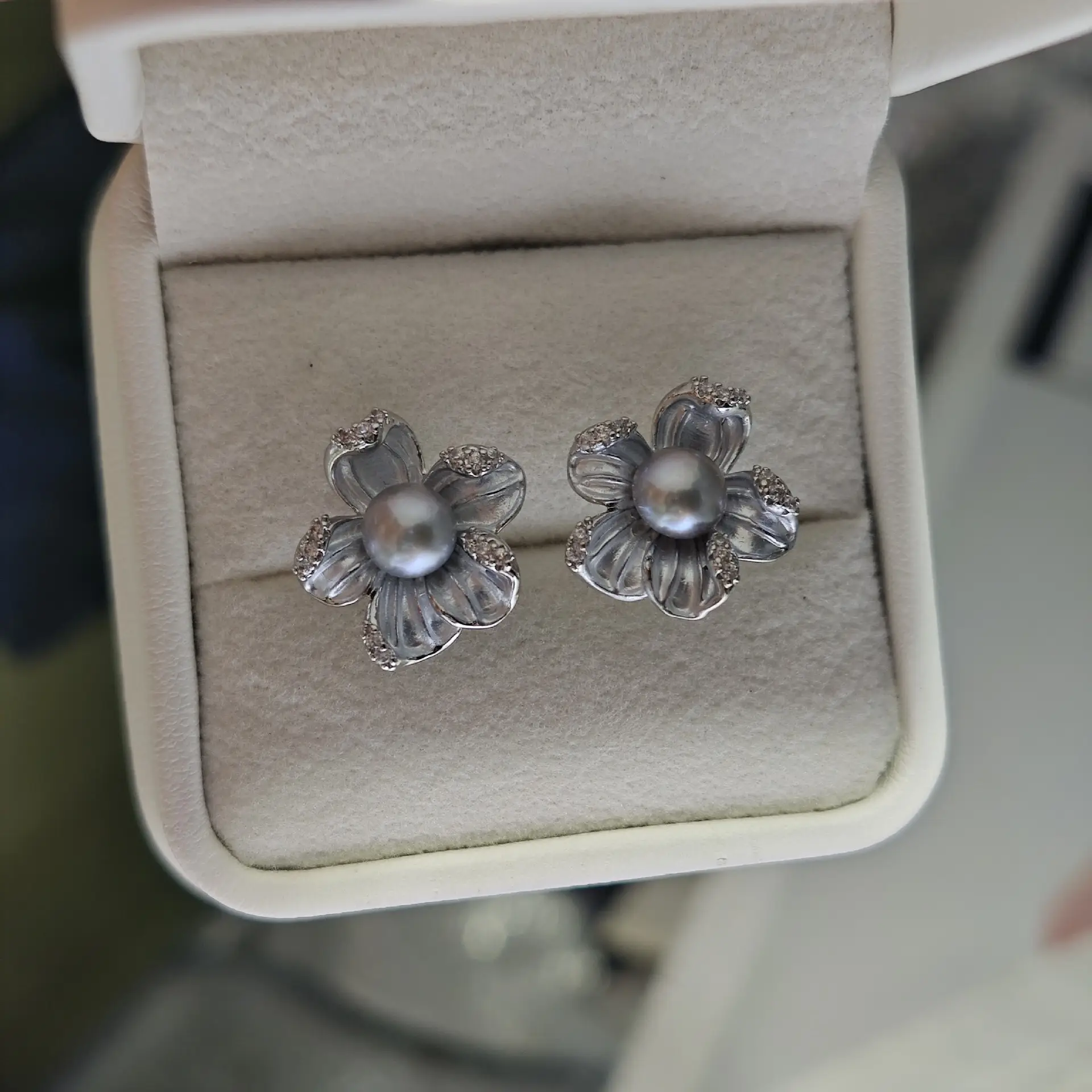 Natural Pearl Earrings S925 Silver Needle French Oil Dripping Begonia Flower - Image 3