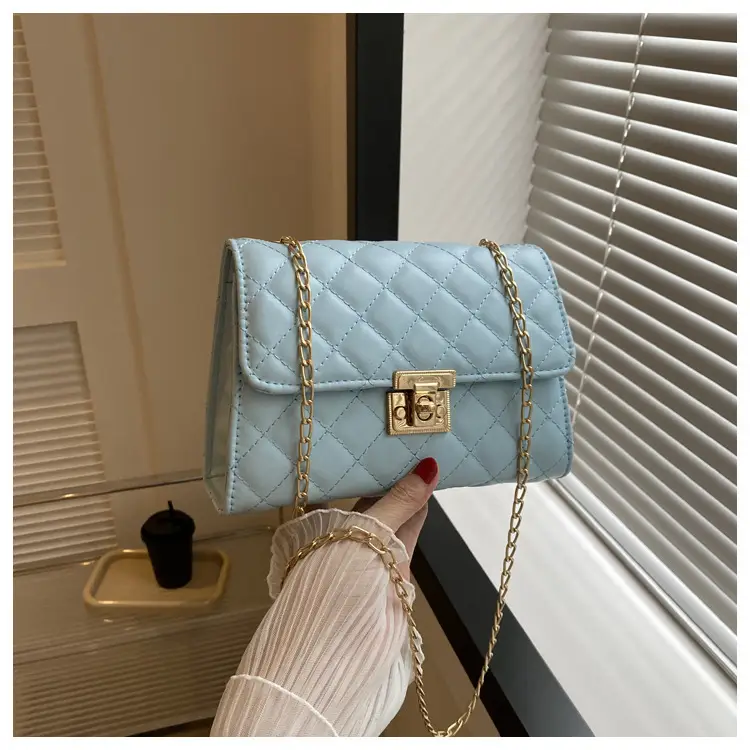 Pink Quilted Chain Shoulder Bag for Women - Image 4