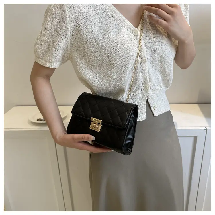 Pink Quilted Chain Shoulder Bag for Women - Image 5