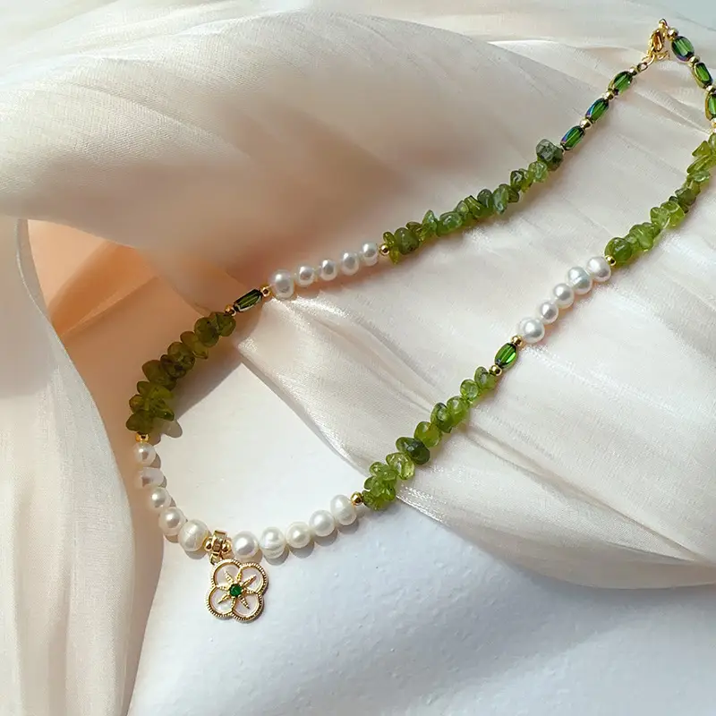 Lucky Four-leaf Clover Pearl Necklace Green Olivine