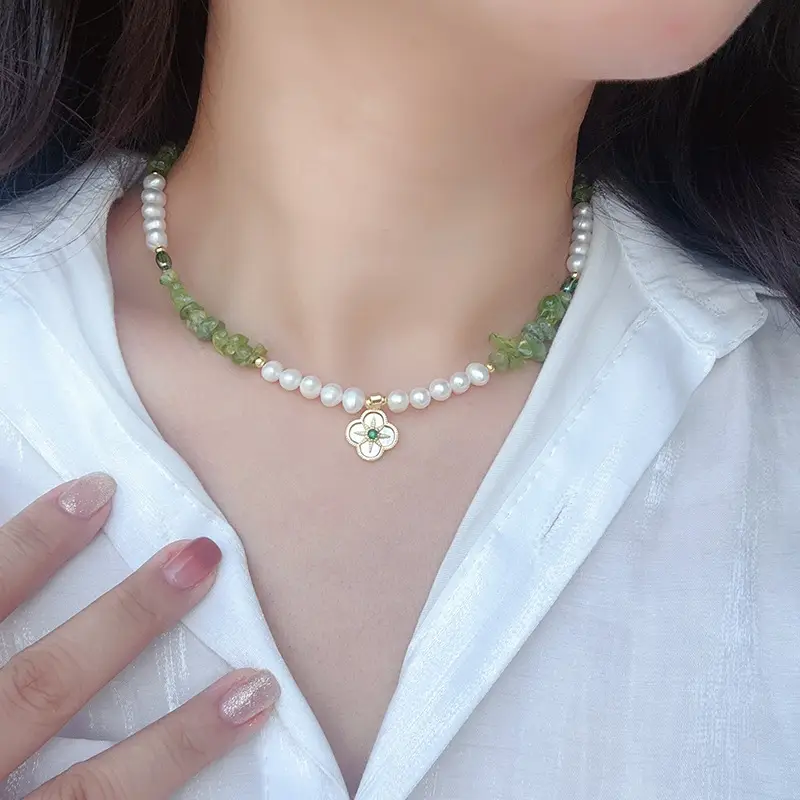Lucky Four-leaf Clover Pearl Necklace Green Olivine