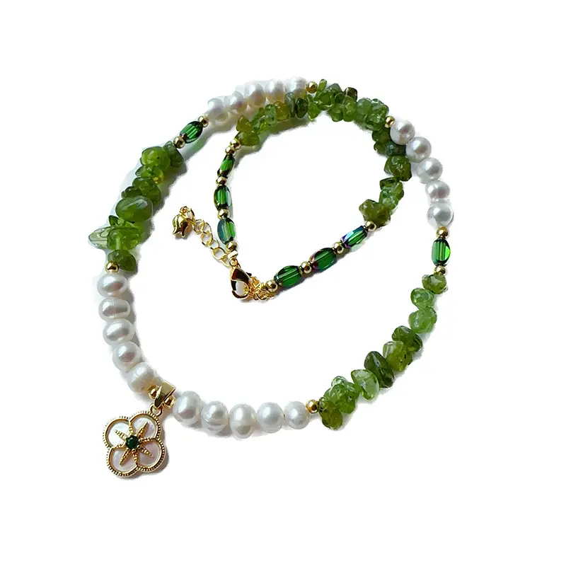 Lucky Four-leaf Clover Pearl Necklace Green Olivine