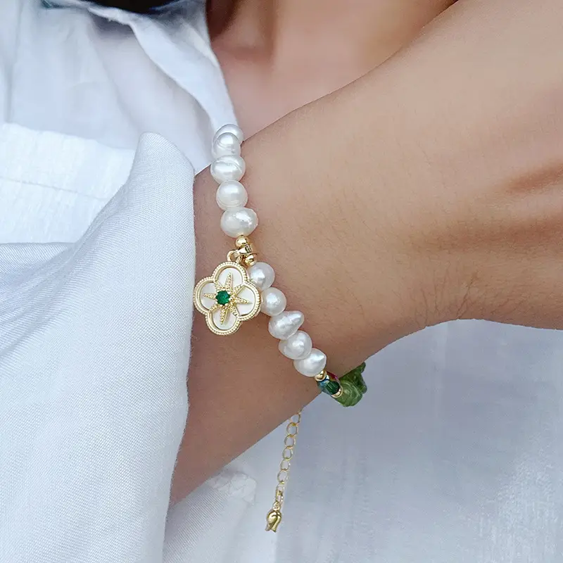 Lucky Four-leaf Clover Pearl Necklace Green Olivine — feature 4