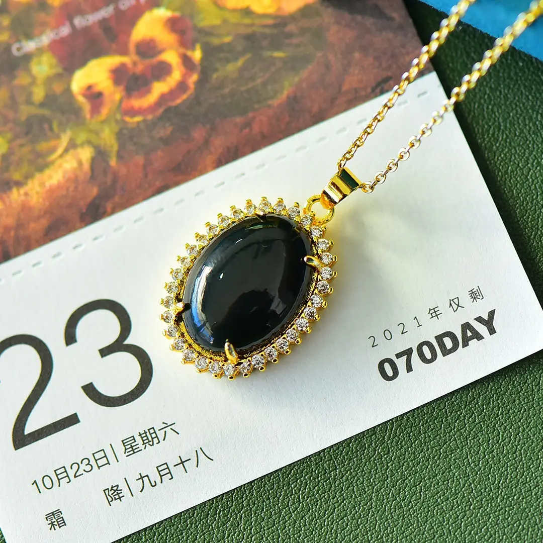 Vintage Jade Pendant with Black Oval Inlay & Gold Chain - Image 4