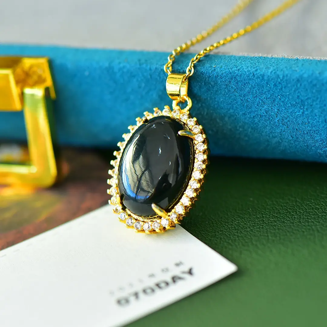 Vintage Jade Pendant with Black Oval Inlay & Gold Chain — feature 4