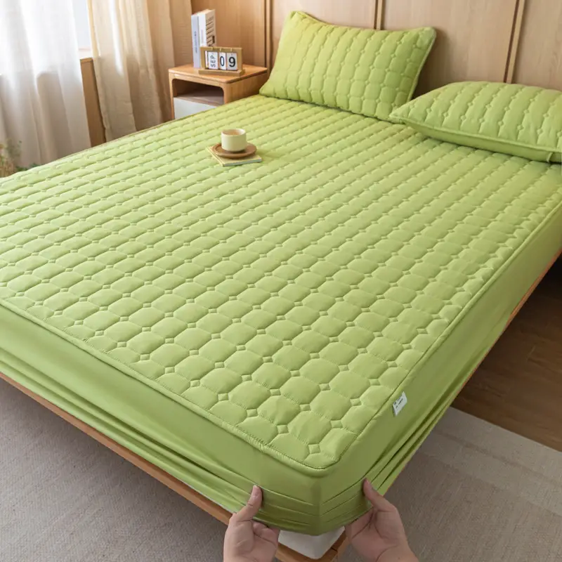 Solid color skin-friendly washed cotton quilted bedspread breathable non-slip thickened dustproof bedspread household Simmons protective cover