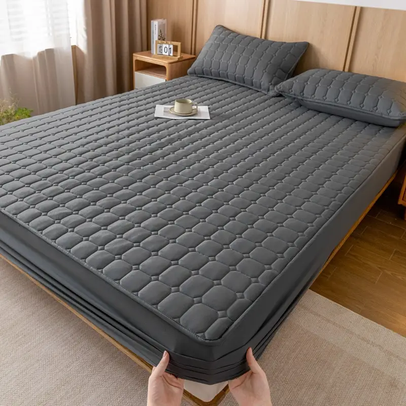 Solid color skin-friendly washed cotton quilted bedspread breathable non-slip thickened dustproof bedspread household Simmons protective cover