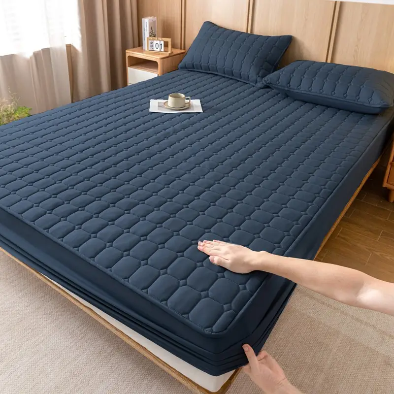 Solid color skin-friendly washed cotton quilted bedspread breathable non-slip thickened dustproof bedspread household Simmons protective cover