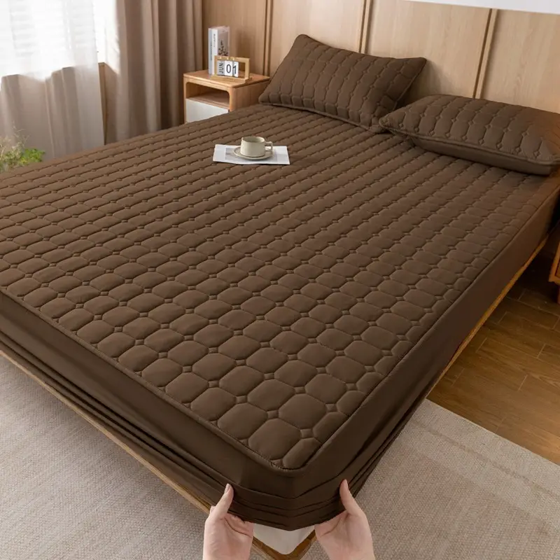 Solid color skin-friendly washed cotton quilted bedspread breathable non-slip thickened dustproof bedspread household Simmons protective cover