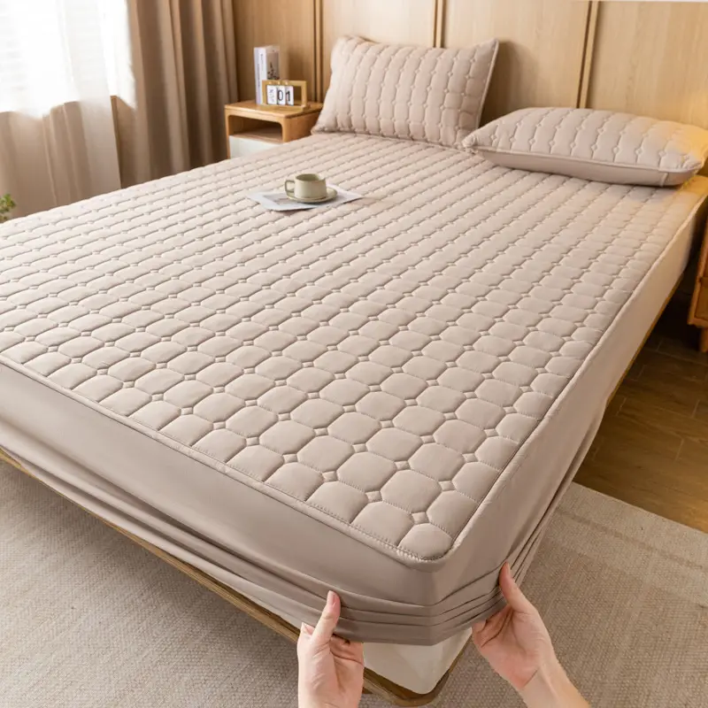 Solid color skin-friendly washed cotton quilted bedspread breathable non-slip thickened dustproof bedspread household Simmons protective cover