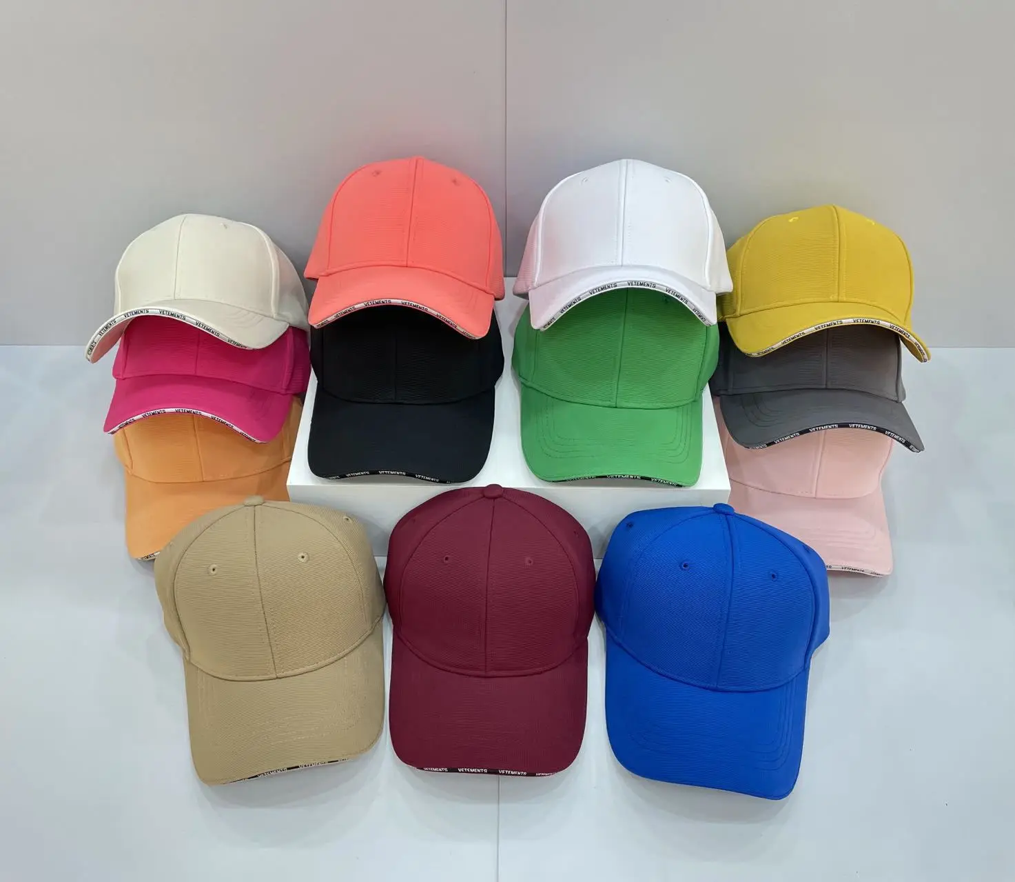 Men's Korean Style Hard Top Cap Yellow White Baseball Cap — feature 3