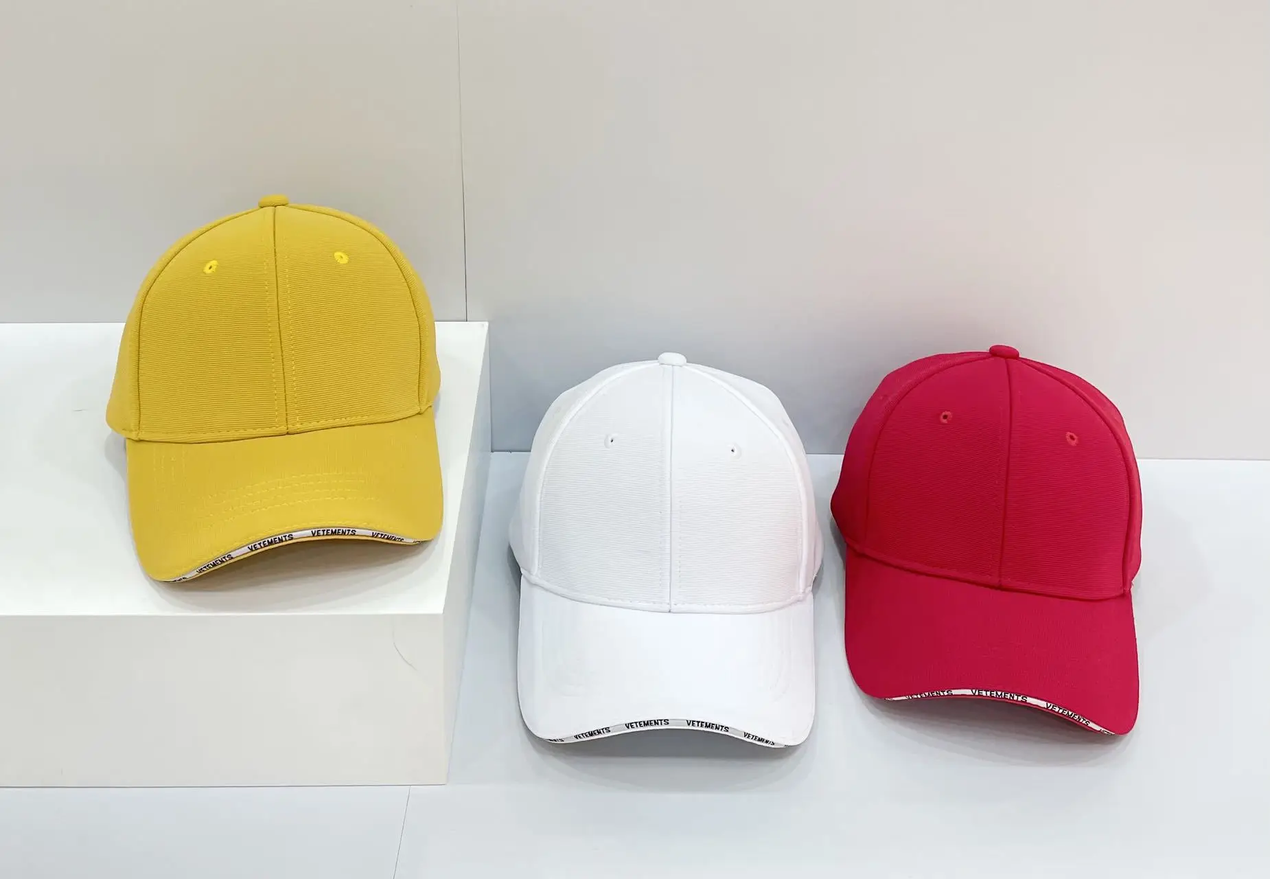 Men's Korean Style Hard Top Cap Yellow White Baseball Cap — feature 7