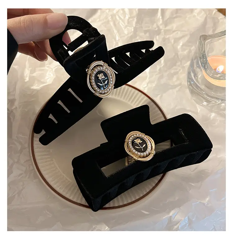 New Large Black Velvet Hair Clip for Women — feature 7