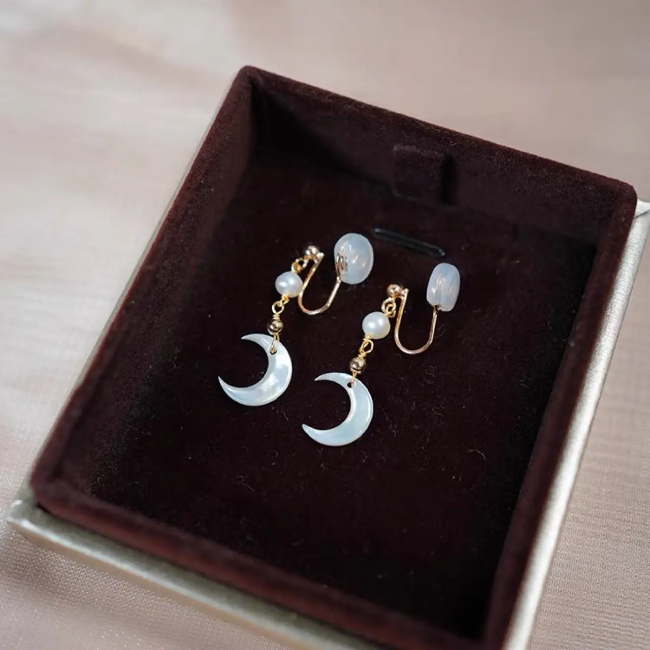 Natural Shell Moon Freshwater Pearl Ear Clip Ladies - Image 2