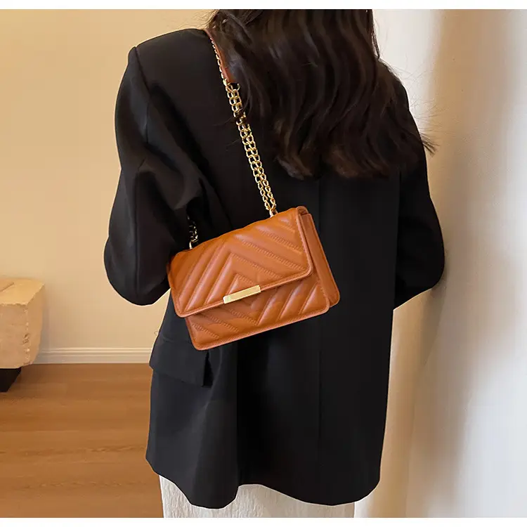 Black Quilted Chain Shoulder Bag for Women 2023 — feature 18