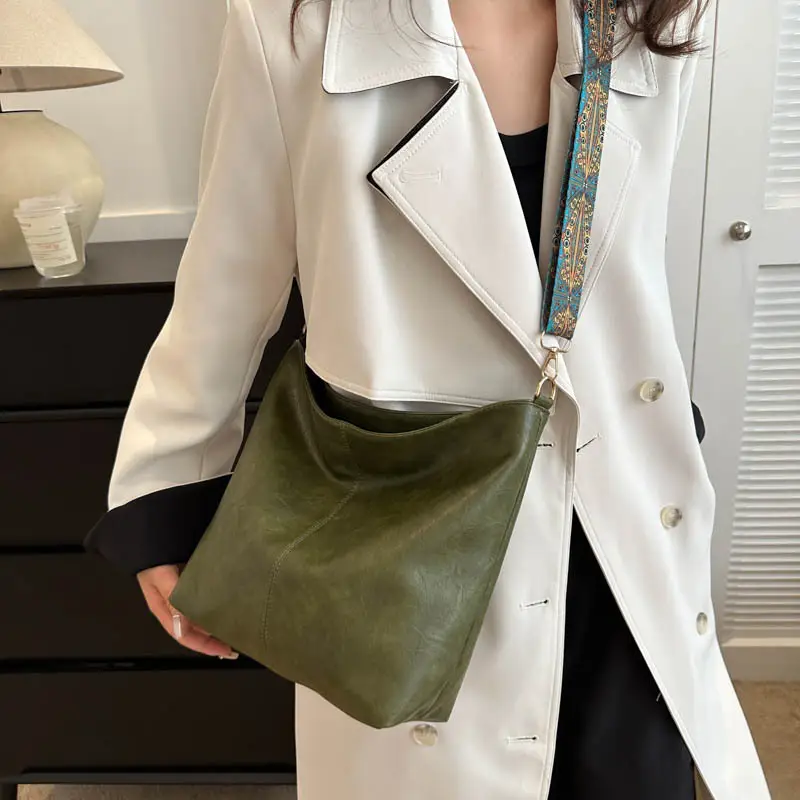 Green Leather Shoulder Messenger Bag for Women - Image 6