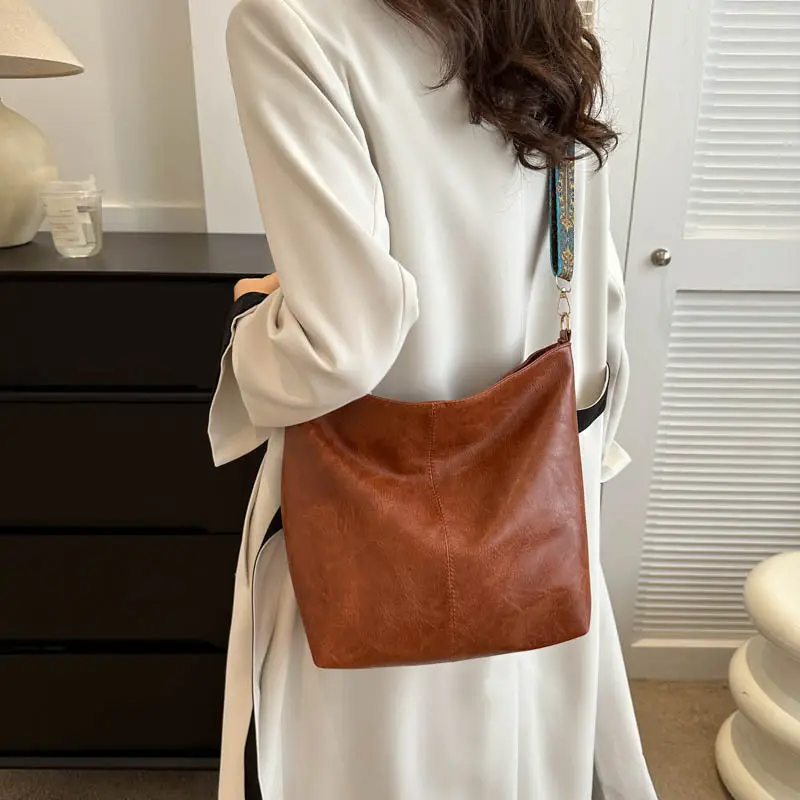 Green Leather Shoulder Messenger Bag for Women - Image 7