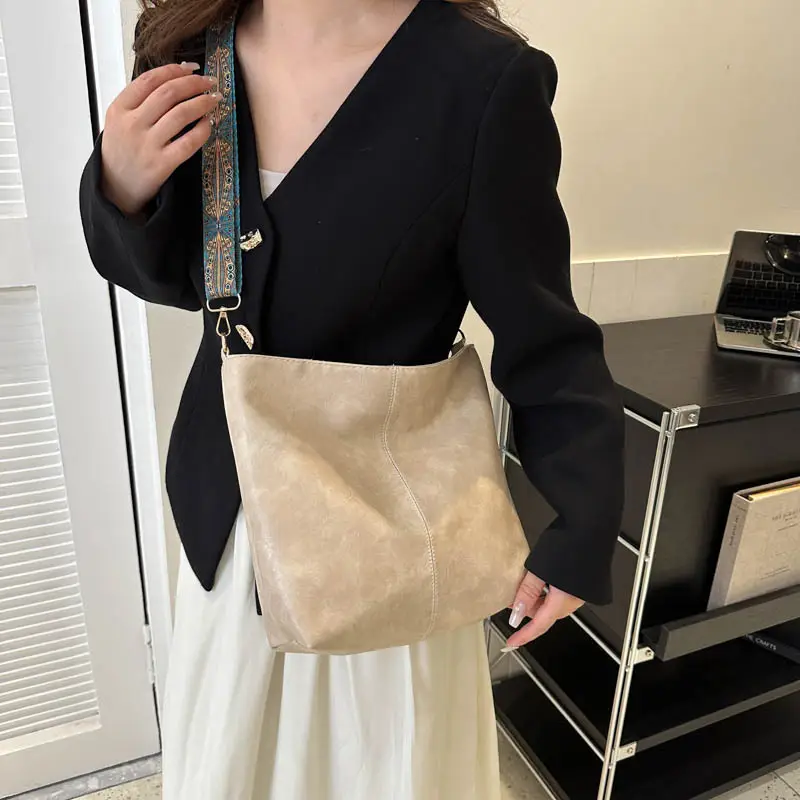 Green Leather Shoulder Messenger Bag for Women - Image 8