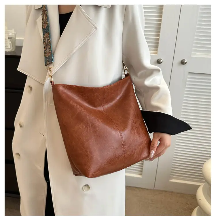 Green Leather Shoulder Messenger Bag for Women — feature 16