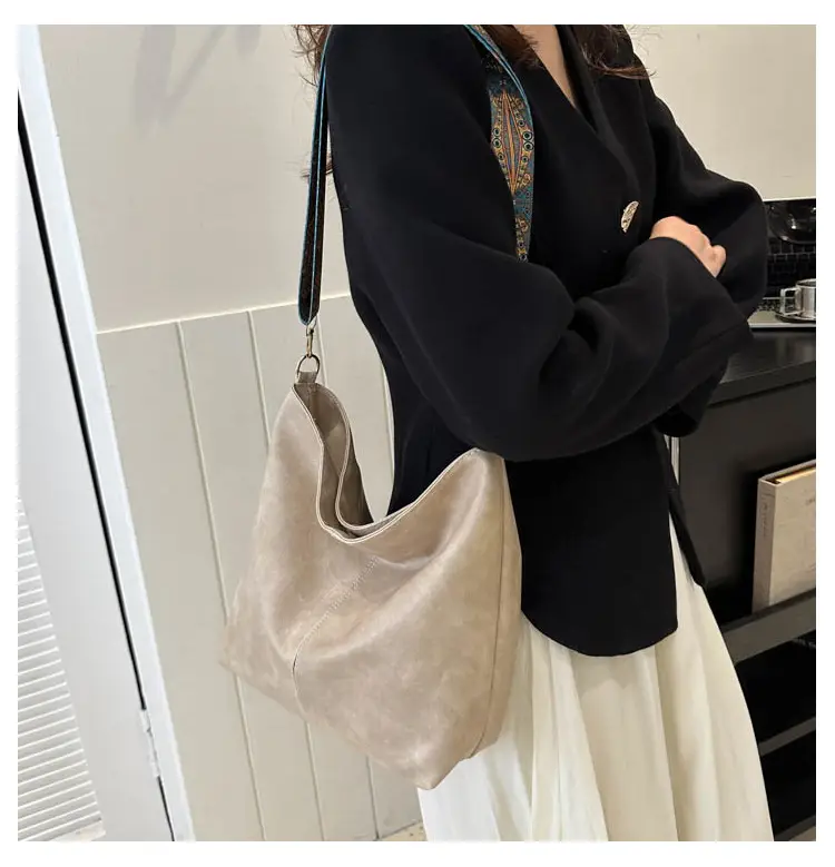 Green Leather Shoulder Messenger Bag for Women — feature 17