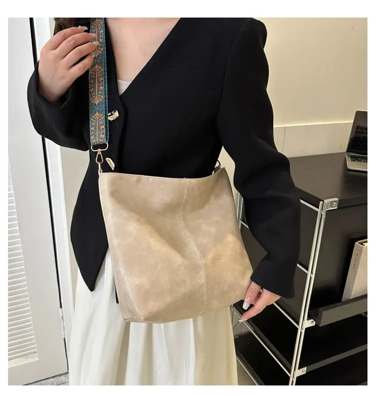 Green Leather Shoulder Messenger Bag for Women — feature 19