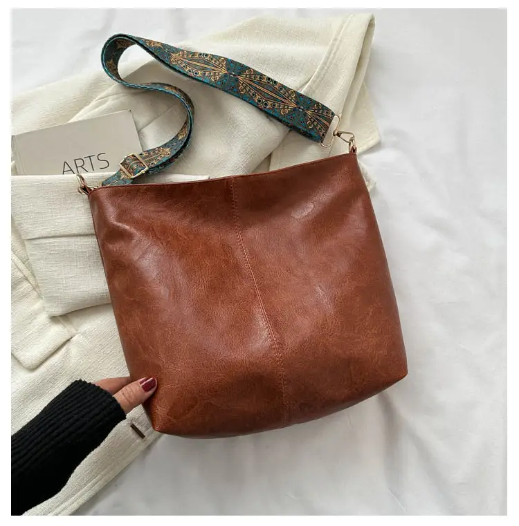 Green Leather Shoulder Messenger Bag for Women — feature 21