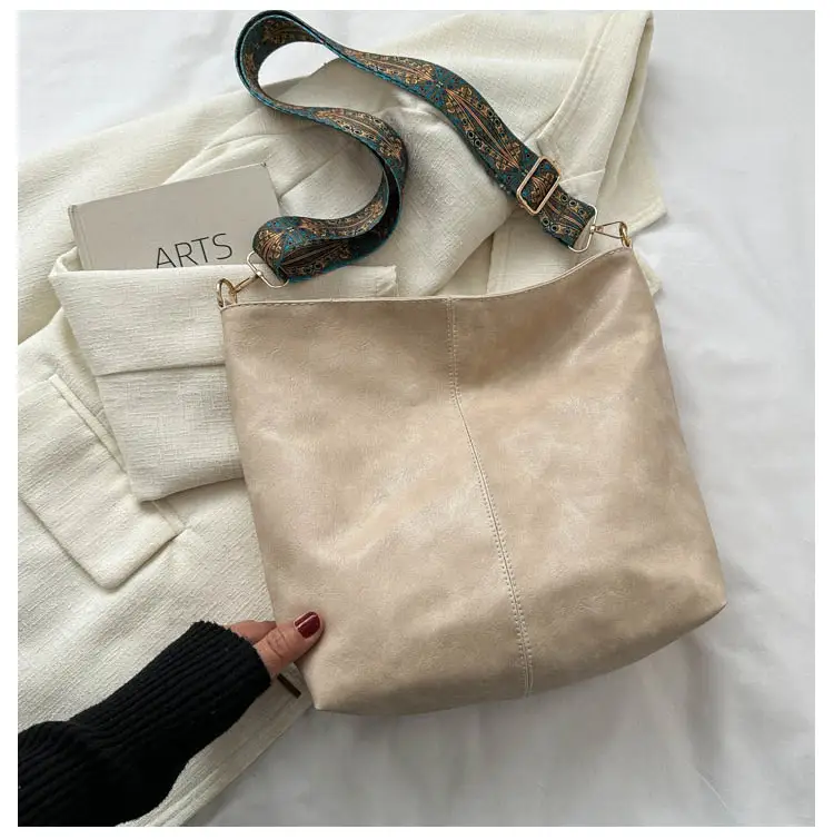 Green Leather Shoulder Messenger Bag for Women — feature 22