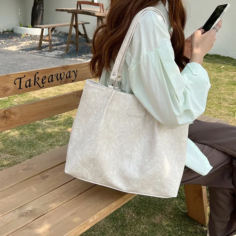 Black Textured Tote Bag for Women 2023 — feature 10