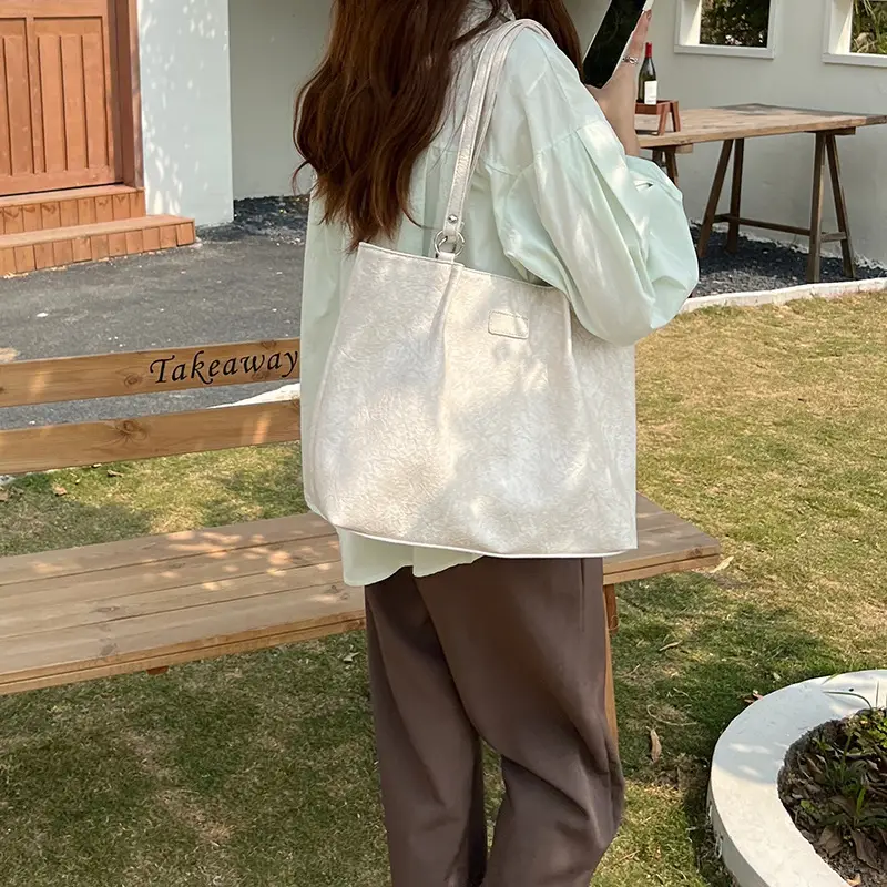 Black Textured Tote Bag for Women 2023 — feature 11