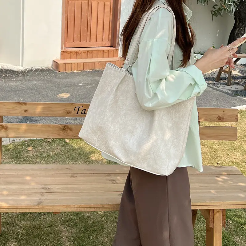 Black Textured Tote Bag for Women 2023 — feature 12