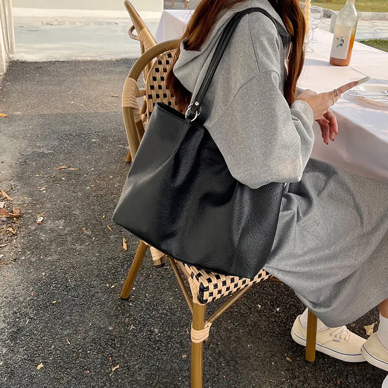 Black Textured Tote Bag for Women 2023 — feature 14