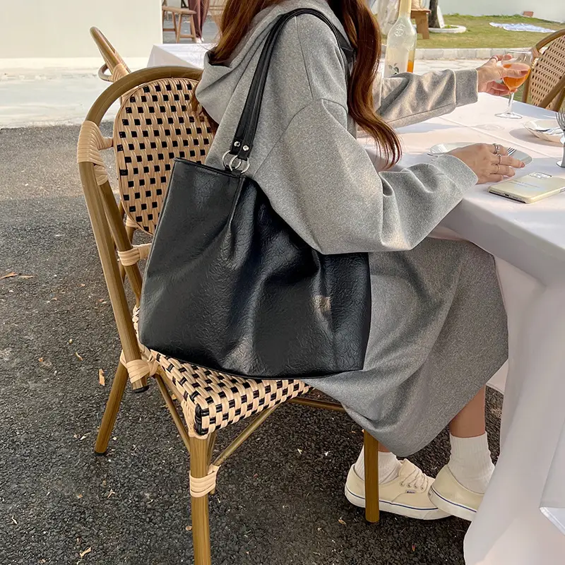 Black Textured Tote Bag for Women 2023 — feature 16