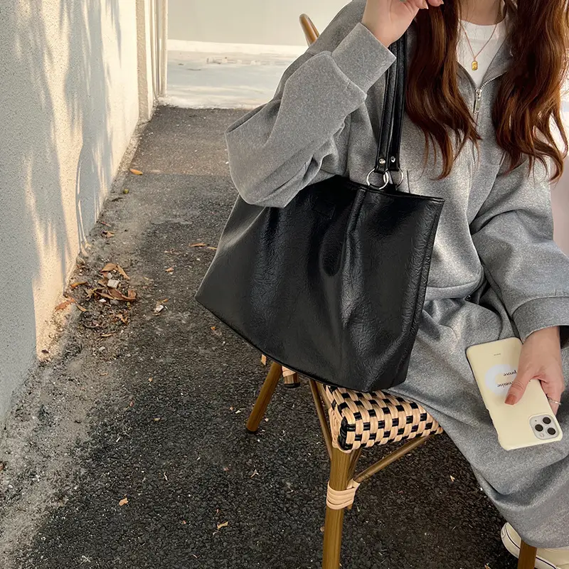 Black Textured Tote Bag for Women 2023 — feature 17