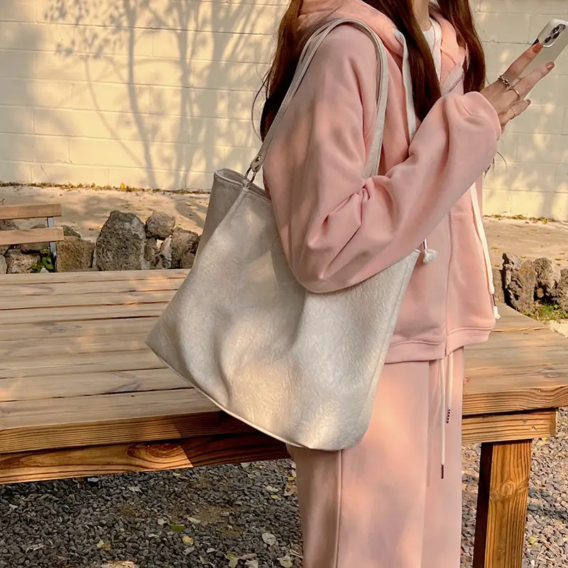 Black Textured Tote Bag for Women 2023 — feature 19