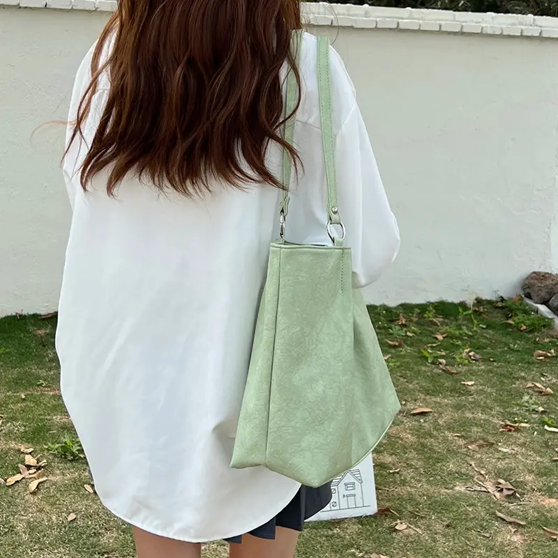 Black Textured Tote Bag for Women 2023 — feature 2