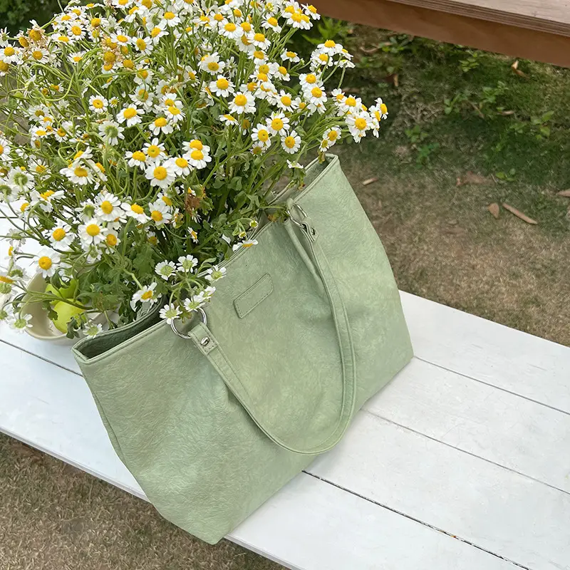 Black Textured Tote Bag for Women 2023 — feature 7