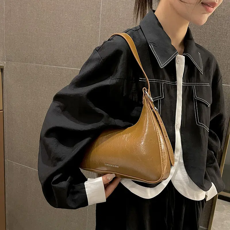Women's Black Cracked Shoulder Bag 2023 — feature 10