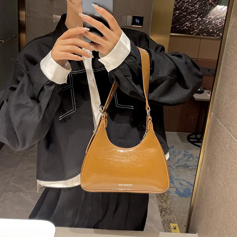 Women's Black Cracked Shoulder Bag 2023 — feature 12