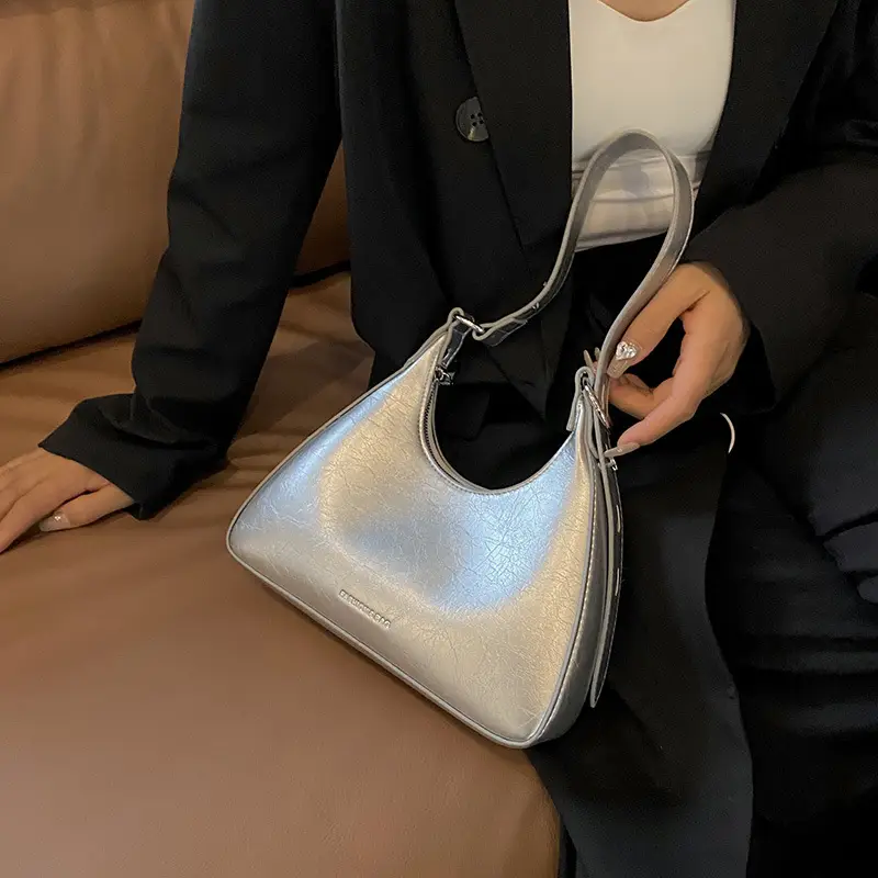 Women's Black Cracked Shoulder Bag 2023 — feature 13