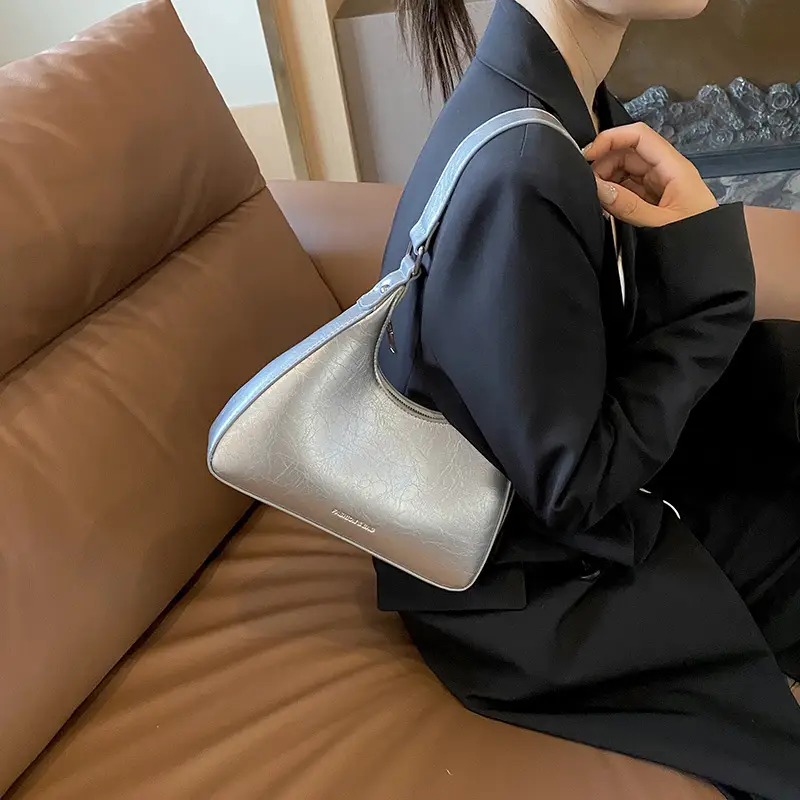 Women's Black Cracked Shoulder Bag 2023 — feature 14
