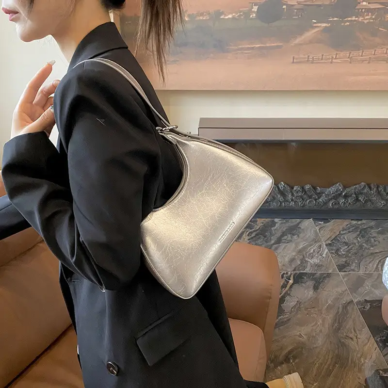 Women's Black Cracked Shoulder Bag 2023 — feature 15