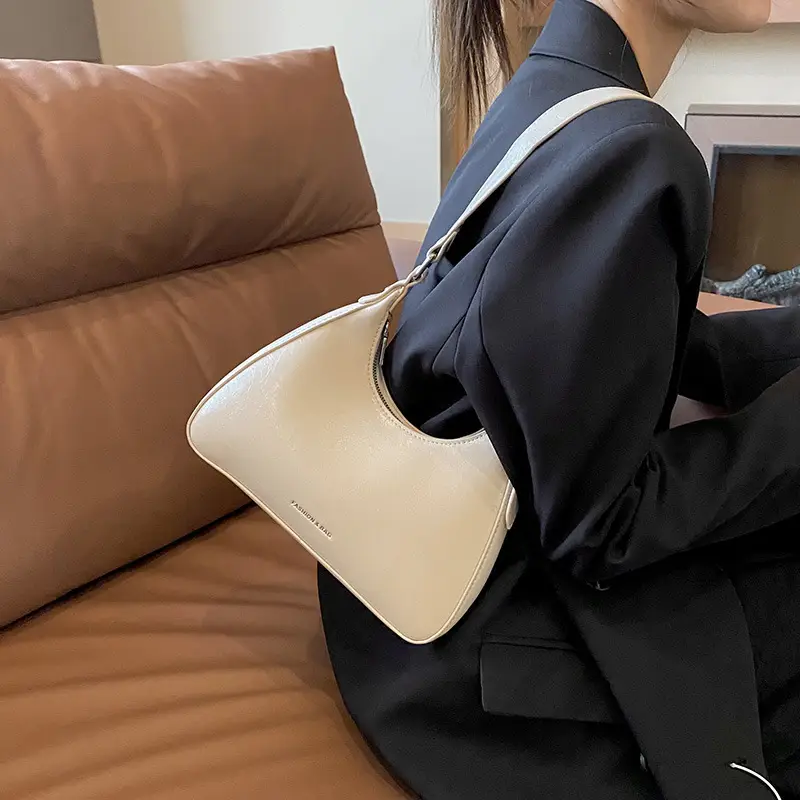 Women's Black Cracked Shoulder Bag 2023 — feature 17