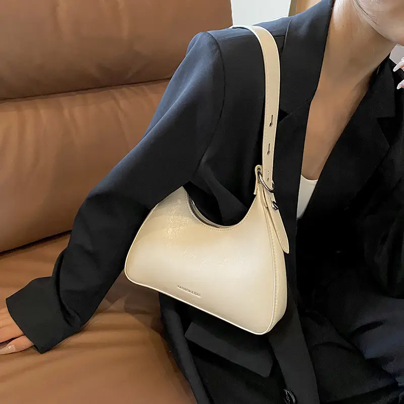 Women's Black Cracked Shoulder Bag 2023 — feature 18