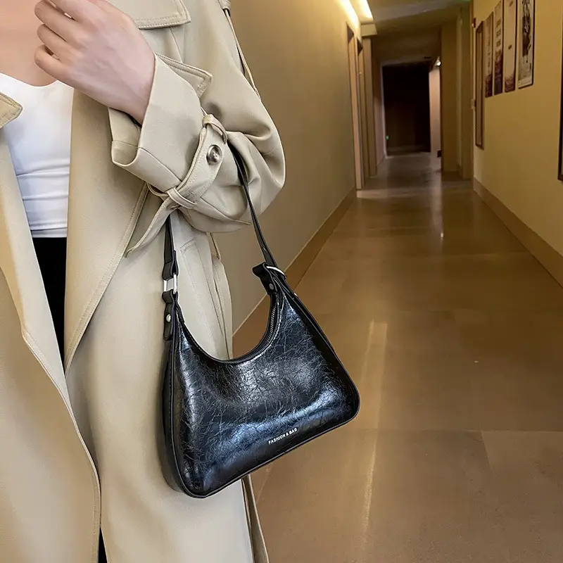 Women's Black Cracked Shoulder Bag 2023 — feature 19