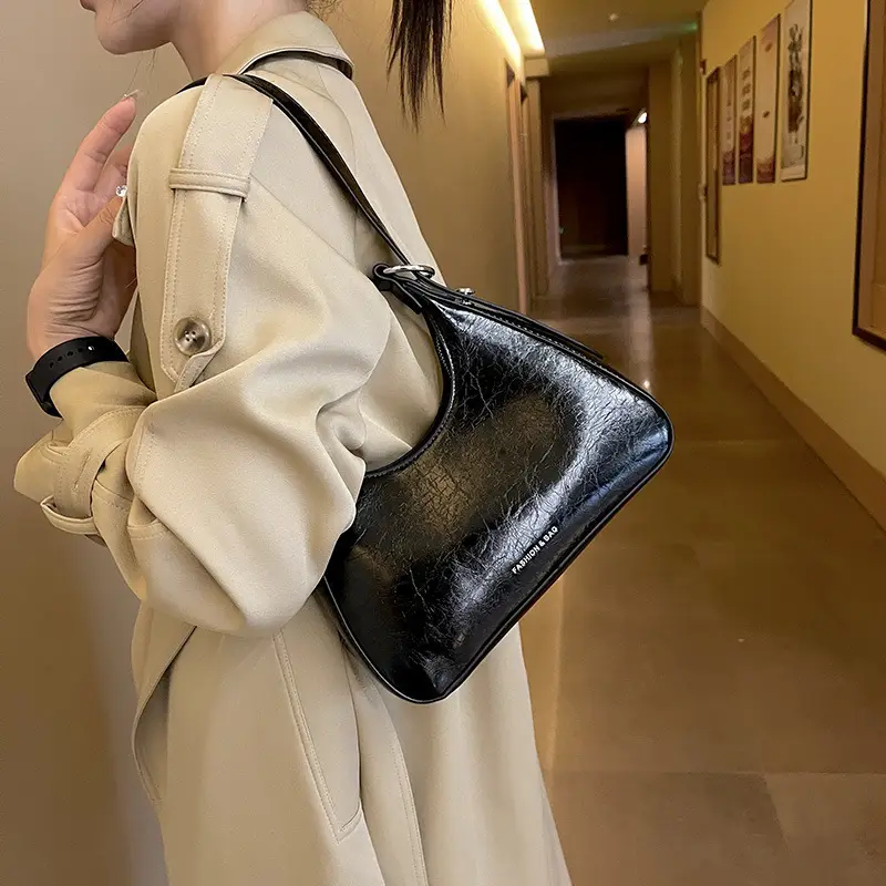Women's Black Cracked Shoulder Bag 2023 - Image 5