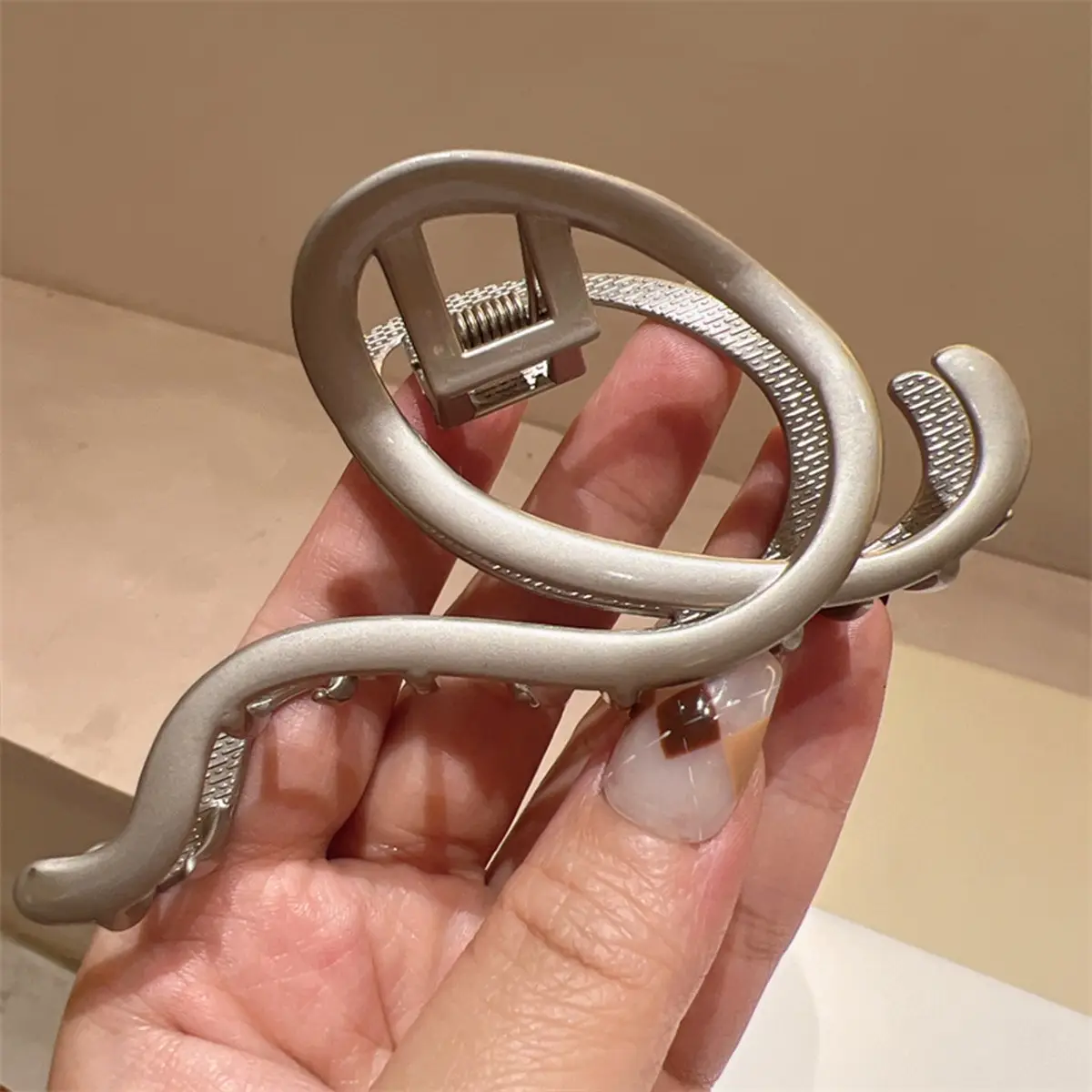 Y2g Metal Hairpin Updo for Women - Image 21