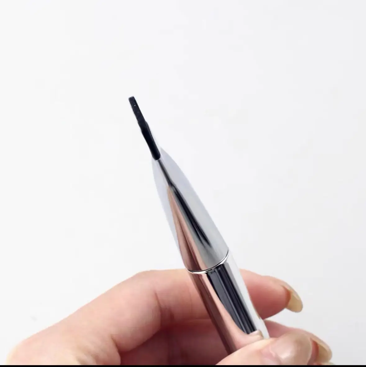 Ultra-Thin Flat Head Concealer Brush for Bare Skin Coverage - Image 3