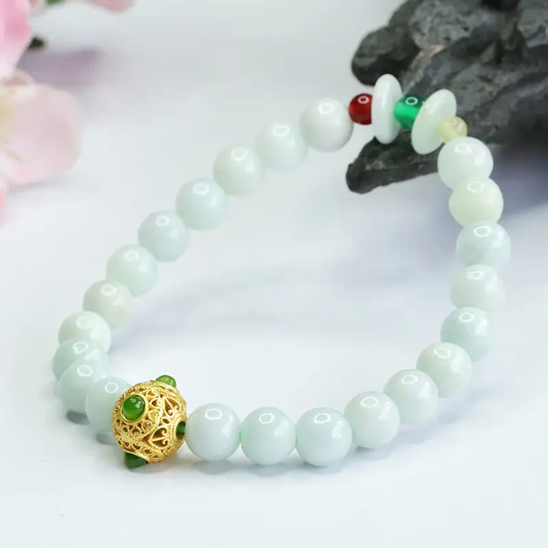 Guan Yu Jade Bracelet with Gold Pendant — feature 10