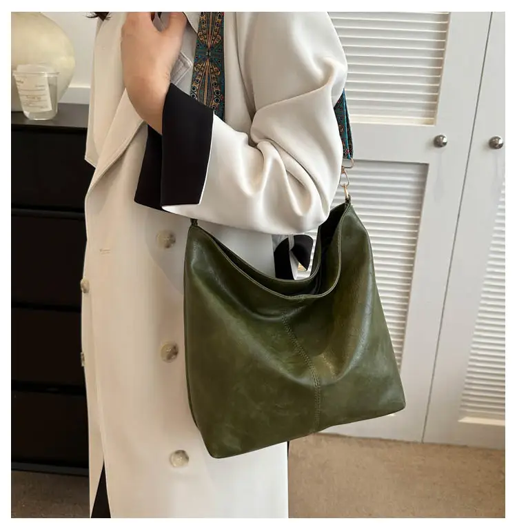 Black Leather Shoulder Bag with Wide Strap for Women 2023 — feature 10
