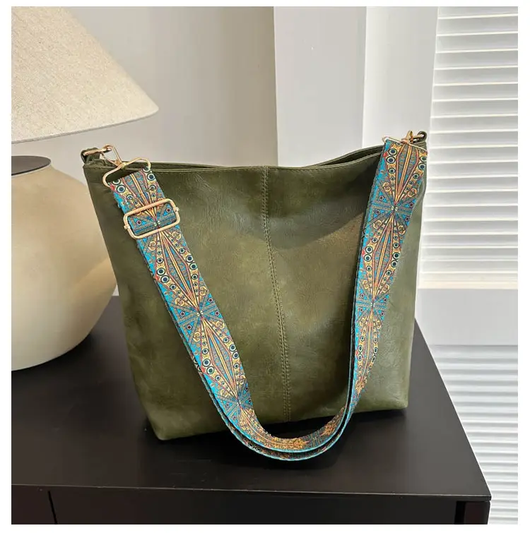Black Leather Shoulder Bag with Wide Strap for Women 2023 — feature 22